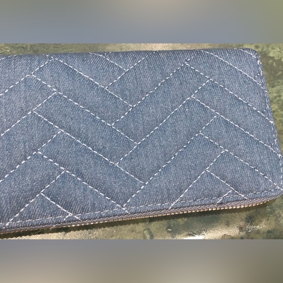 Bebe blue denim quilted puffy zip around wallet wristlet clutch new - Picture 7 of 13